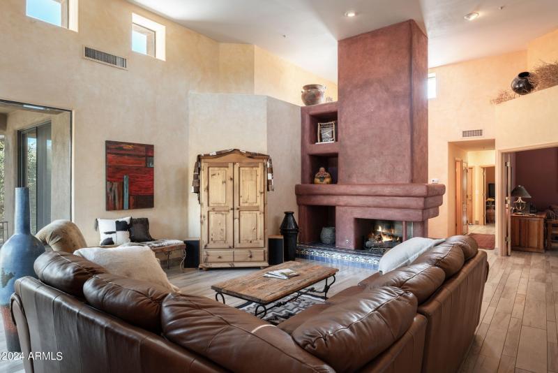 7-web-or-mls-7500-e-boulders-pkwy-72