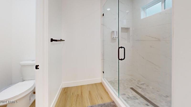 5215-E-Cambridge-Ave-Bathroom(2)