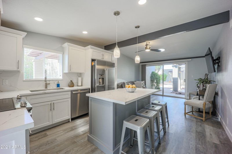 Breakfast Bar with Seating