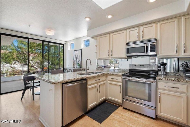 Oasis-202-Kitchen and eat in area