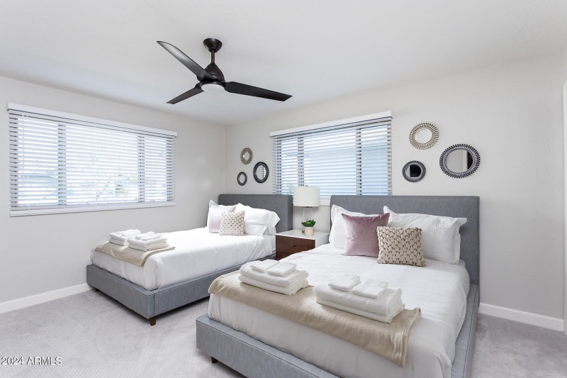 Bedroom-With-2-Full-Beds