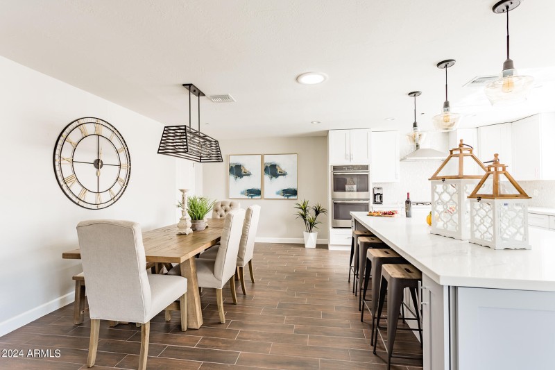 Breakfast-Bar-and-Dining-Area