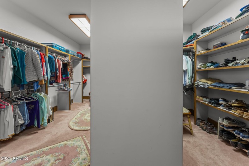 Walk-in Closet Two Sides