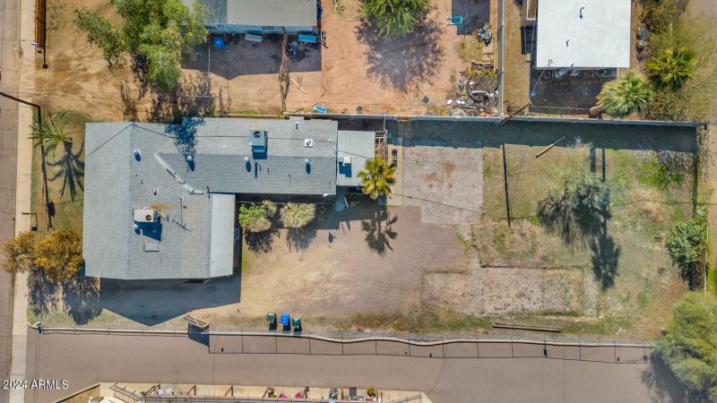 8916 North 11th St-large-004-005-8916 N