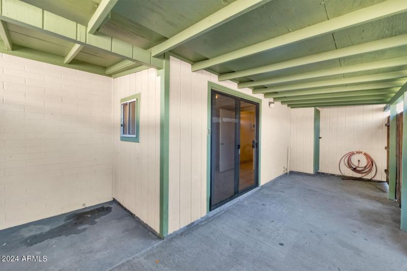 8916 North 11th St-large-020-033-8916 N