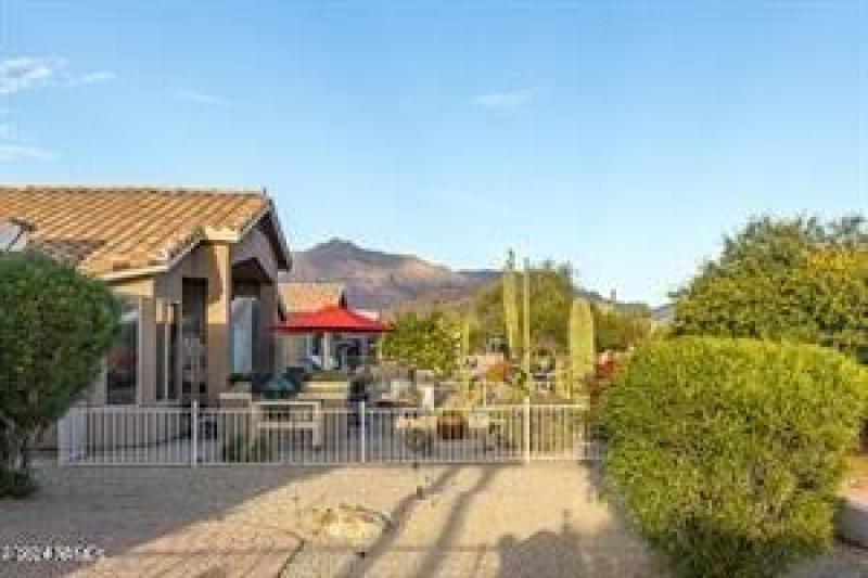 07912ea9e2214560a1bb782eb80ce990-Small