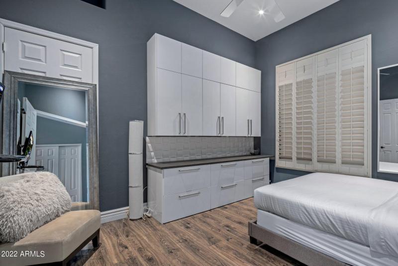 Guest Room 1 with Queen