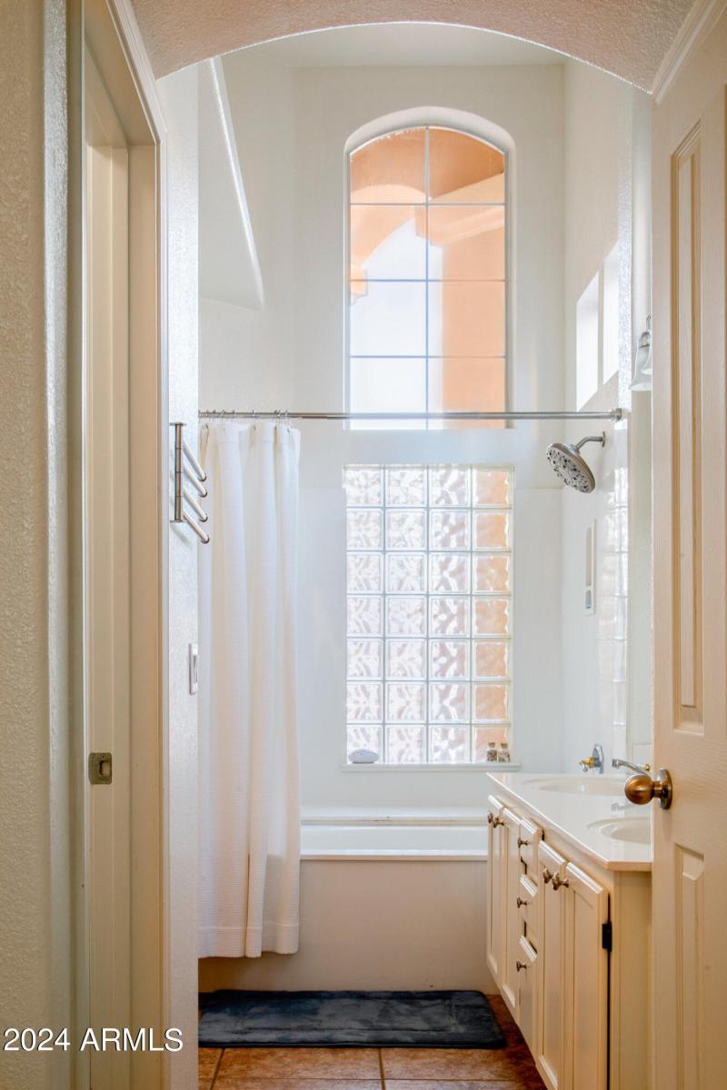 1136 East Hiddenview Dr-13