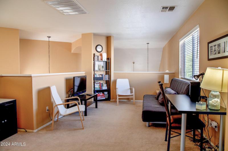 1136 East Hiddenview Dr-17