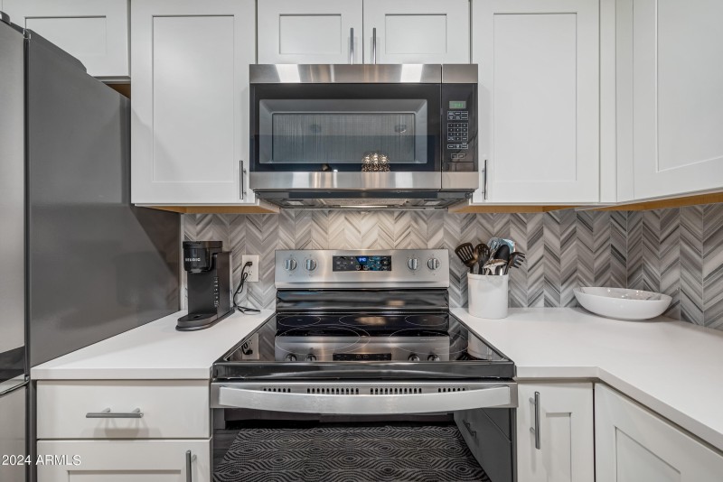 13-1717EUHD1052-ocupix 3-8