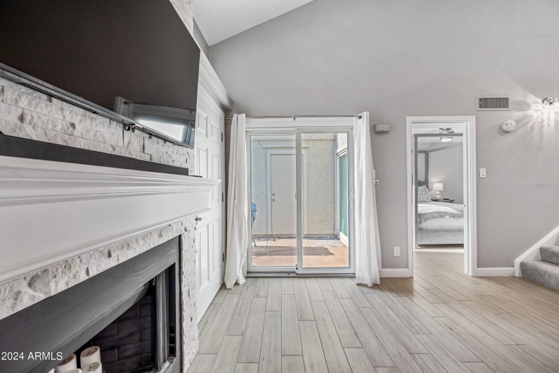 22-1717EUHD1052-ocupix 3-8