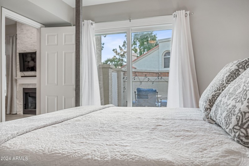 28-1717EUHD1052-ocupix 3-8