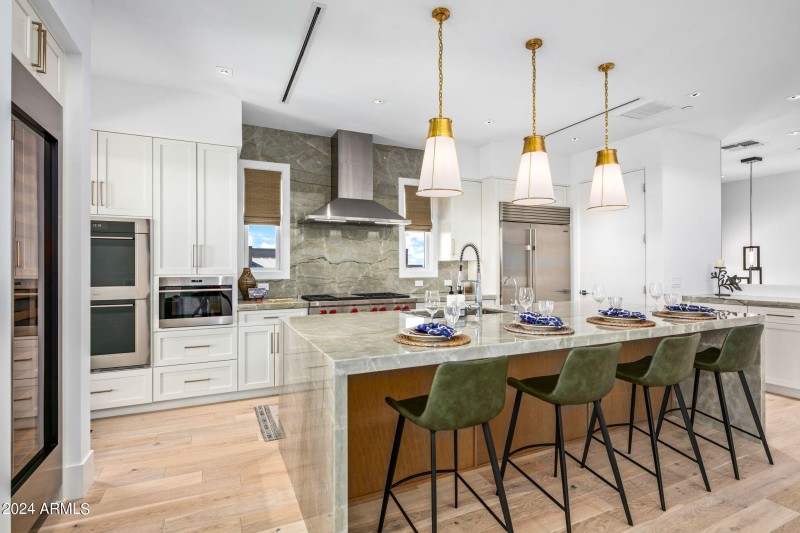 13-web-or-mls-Luxury Kitchen