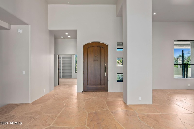 9-web-or-mls-Entry Way