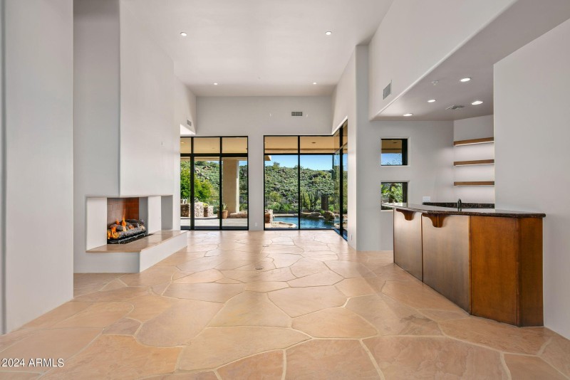 11-web-or-mls-Great Room