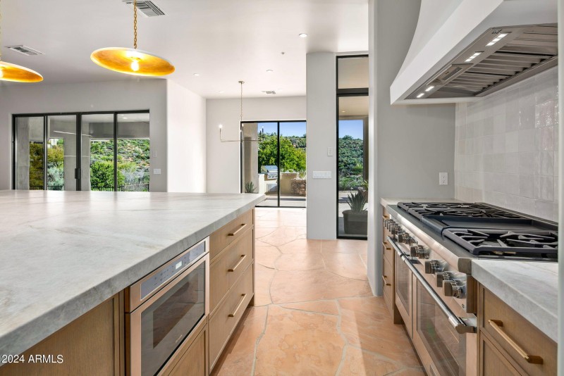 21-web-or-mls-Kitchen Details