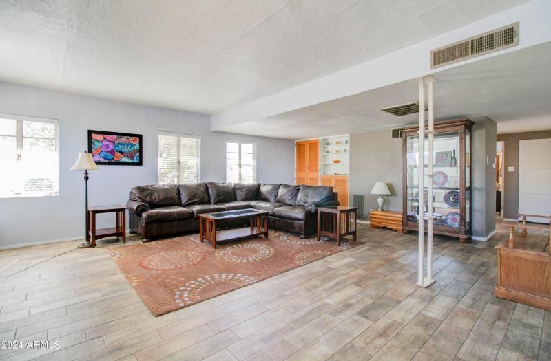 877 E Sycamore St - Bird-10