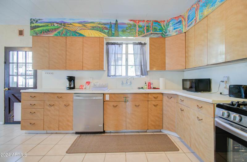 877 E Sycamore St - Bird-14