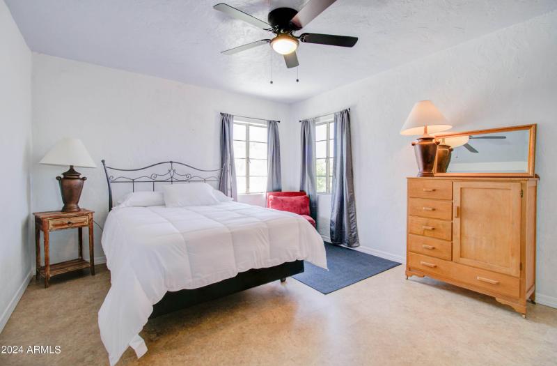 877 E Sycamore St - Bird-21