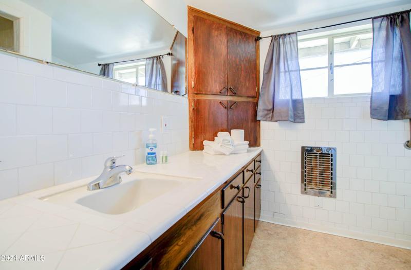 877 E Sycamore St - Bird-23