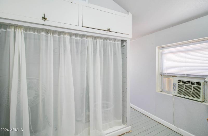 877 E Sycamore St - Bird-36