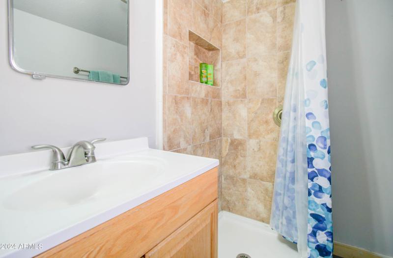 877 E Sycamore St - Bird-38