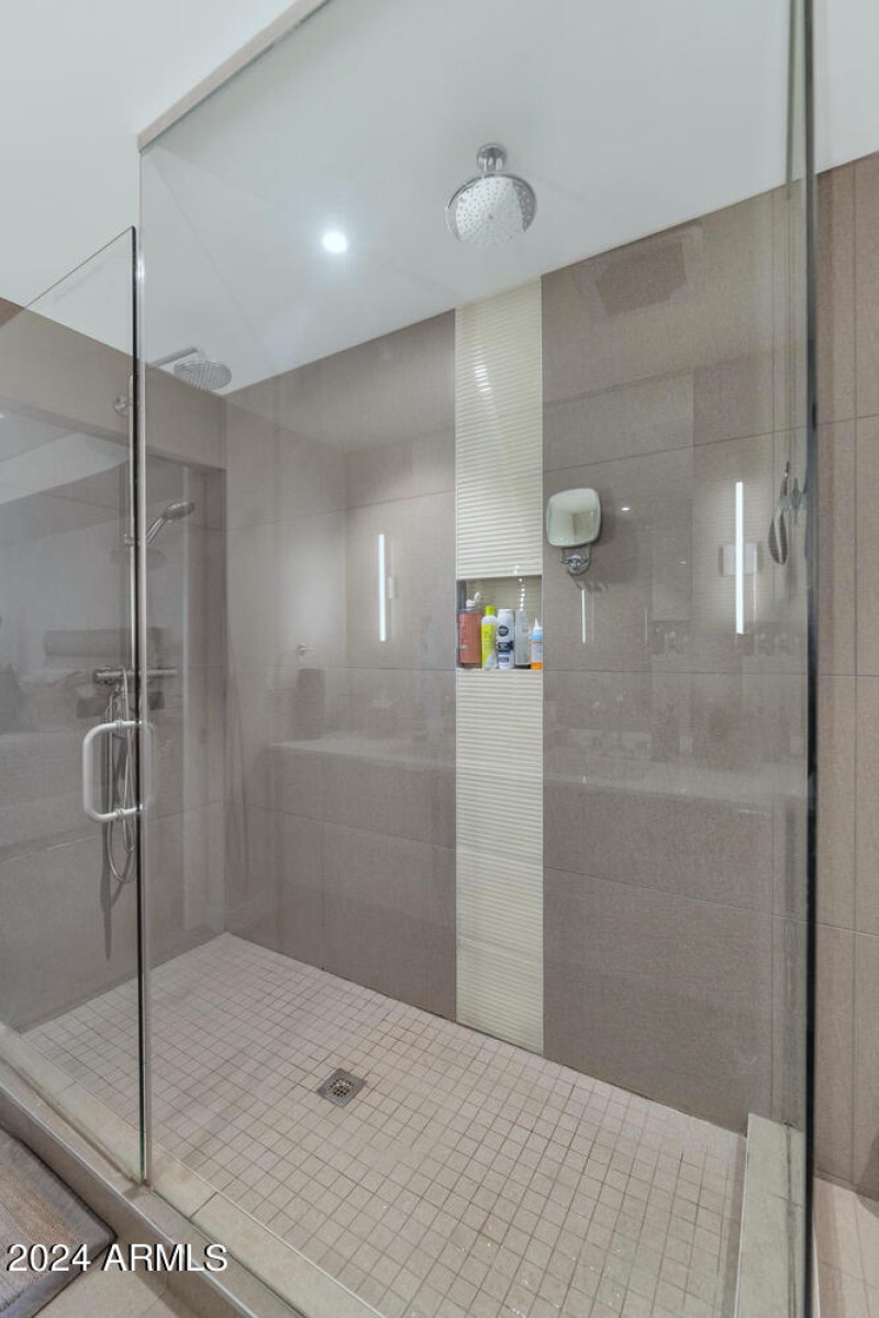 2300 E Campbell Ave-large-016-006-2300 E