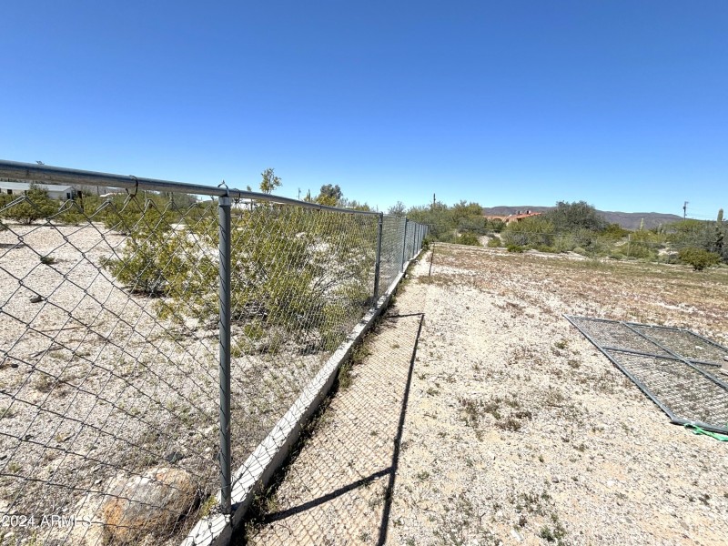 3/4 Acre with Stem Wall and chain link