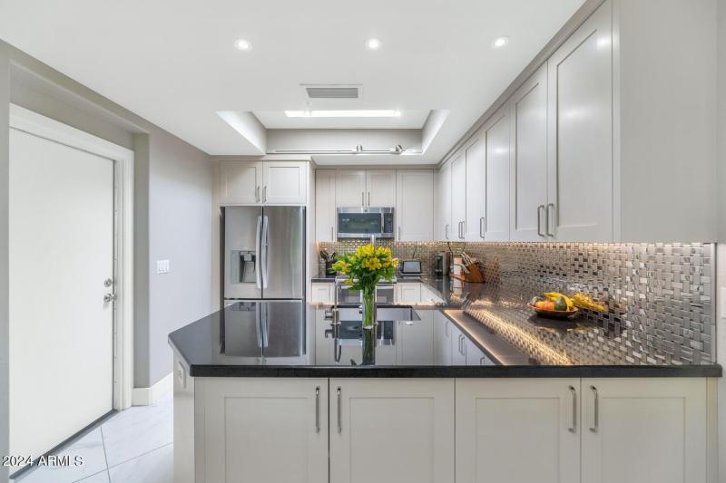 7710 E Gainey Ranch Rd-large-013-024-771