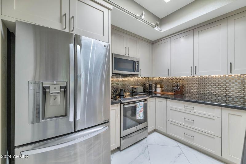 7710 E Gainey Ranch Rd-large-014-038-771