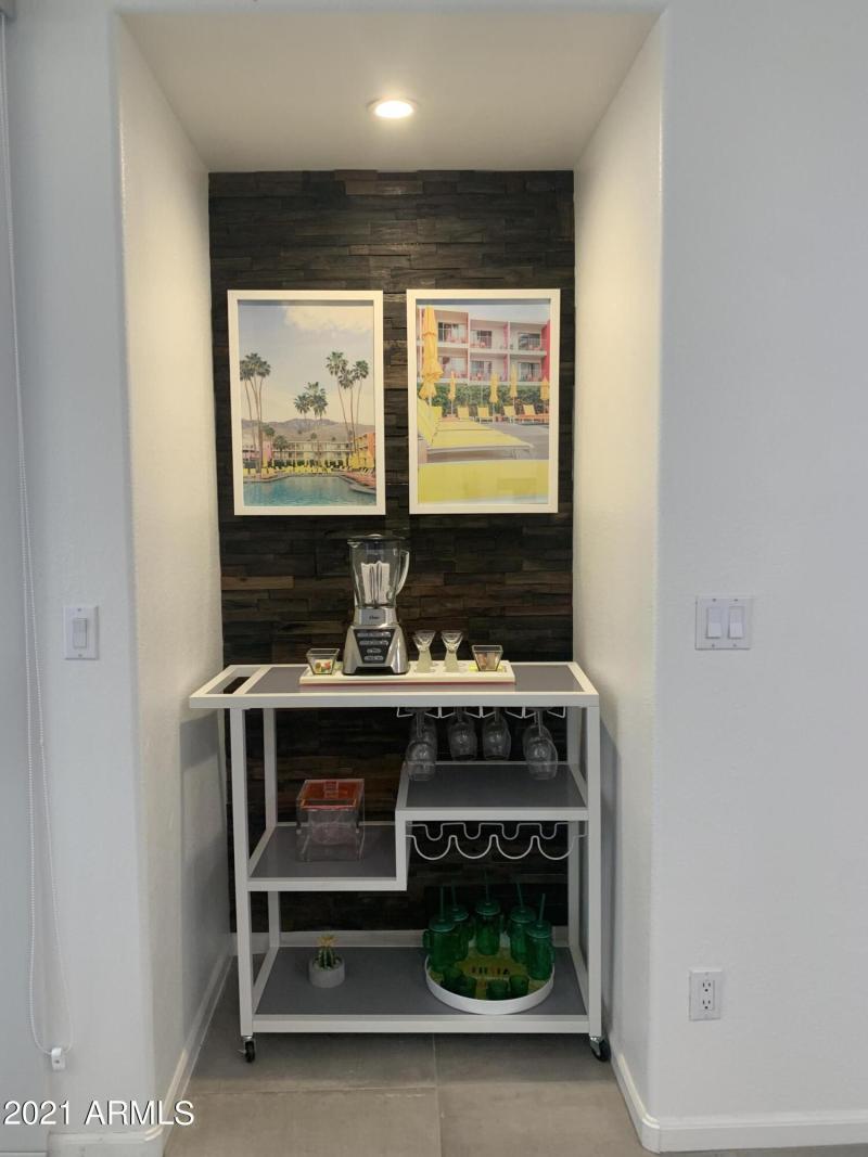 BAR AREA OFF FAM ROOM