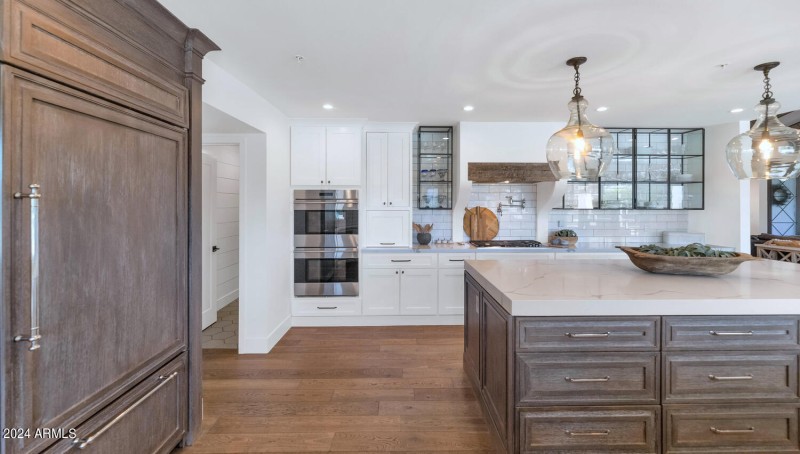 8313 E Carol Way-large-017-057-8313 E Ca