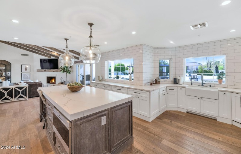 8313 E Carol Way-large-018-065-8313 E Ca