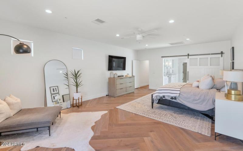 8313 E Carol Way-large-021-077-8313 E Ca