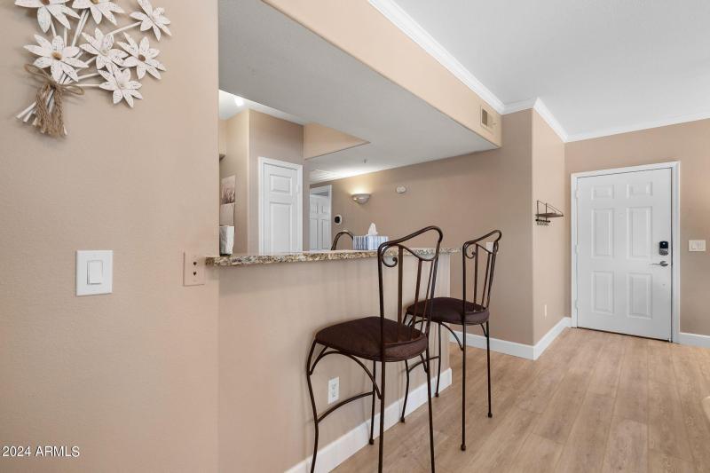 12-web-or-mls-Interior Finished-10