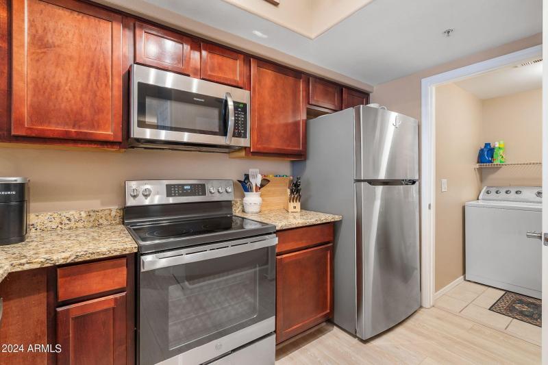 17-web-or-mls-Interior Finished-15