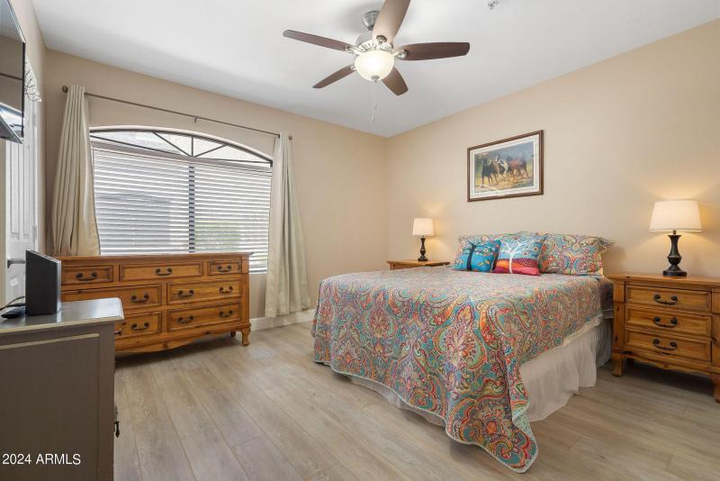 20-web-or-mls-Interior Finished-18