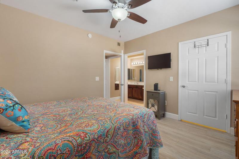 21-web-or-mls-Interior Finished-19