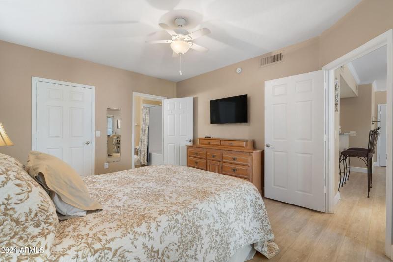 27-web-or-mls-Interior Finished-25