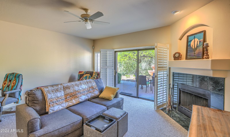 Huge office/2nd bedroom