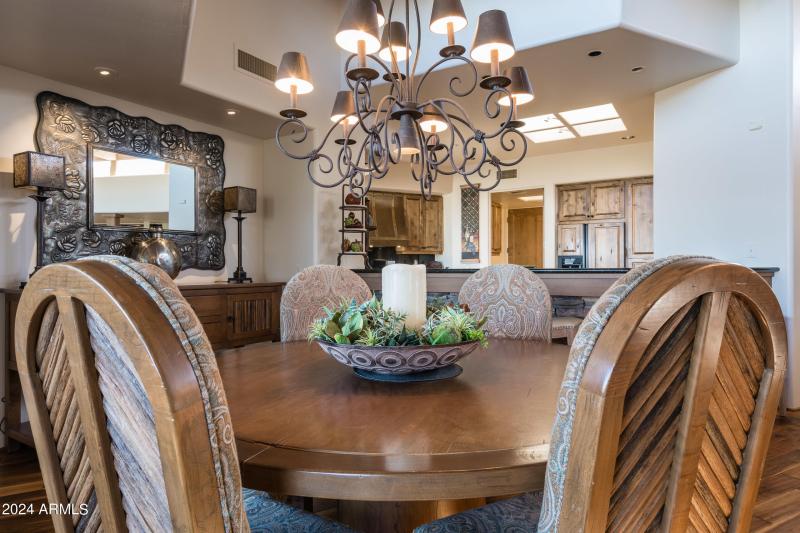 011_Dining to Kitchen