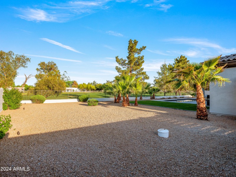 Spacious Side Yard