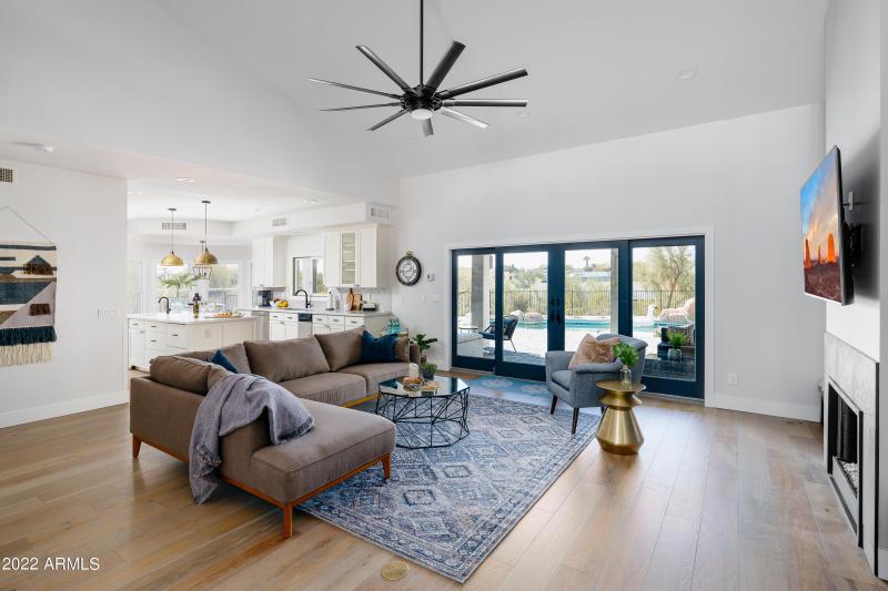 LAKOTKO_6602NPrayingMonkRd_WEB-32