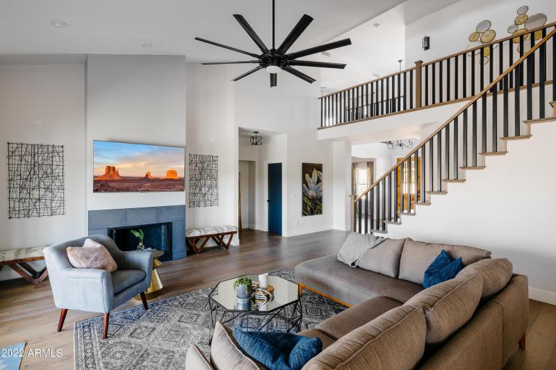 LAKOTKO_6602NPrayingMonkRd_WEB-30