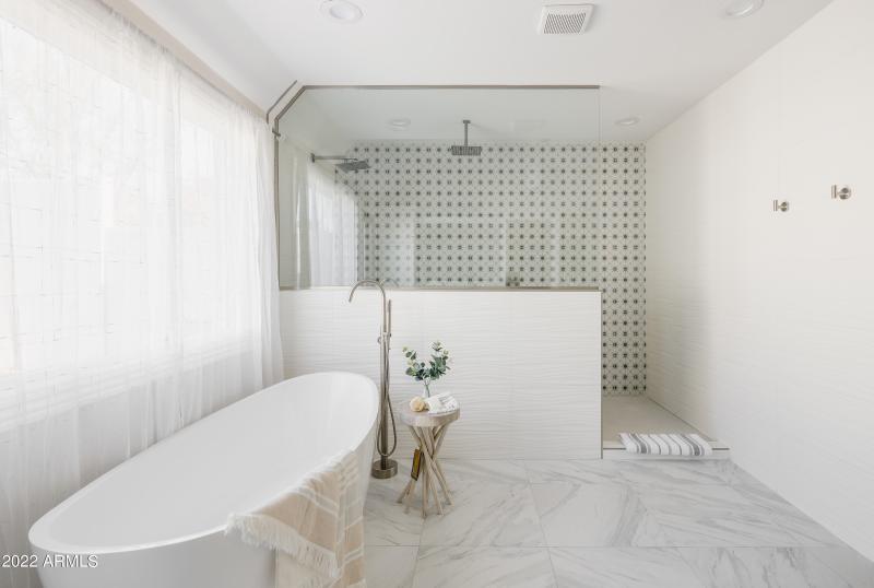 LAKOTKO_6602NPrayingMonkRd_WEB-7