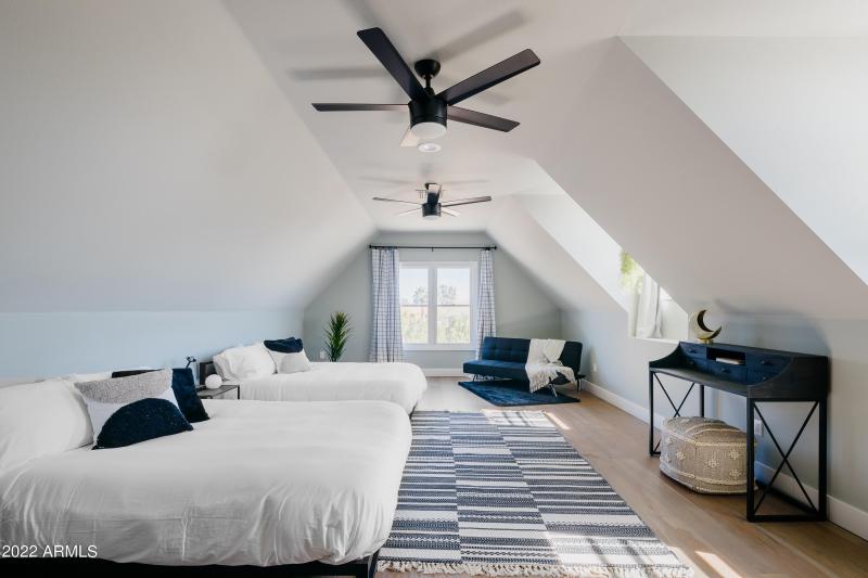 LAKOTKO_6602NPrayingMonkRd_WEB-21