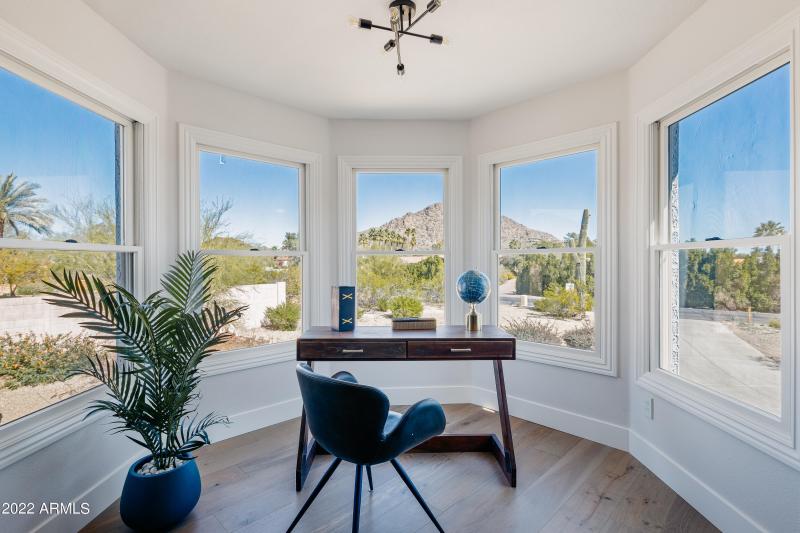 LAKOTKO_6602NPrayingMonkRd_WEB-14