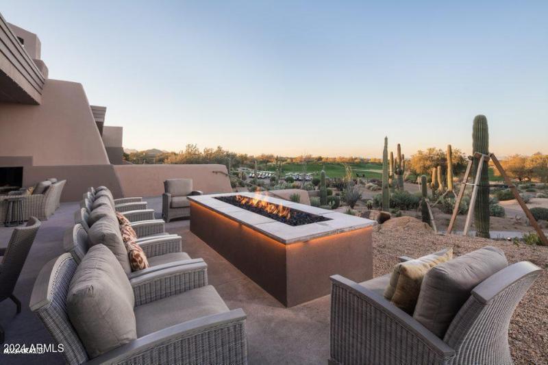Outdoor Seating & Fire Pits to Watch the