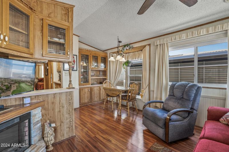 04_17200_W_Bell_L62460_mls