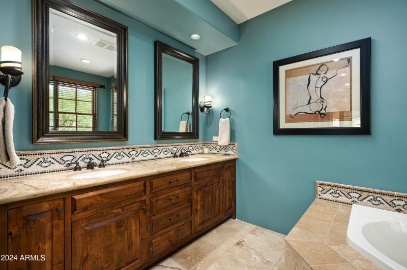 016_38749 N 104th Way22